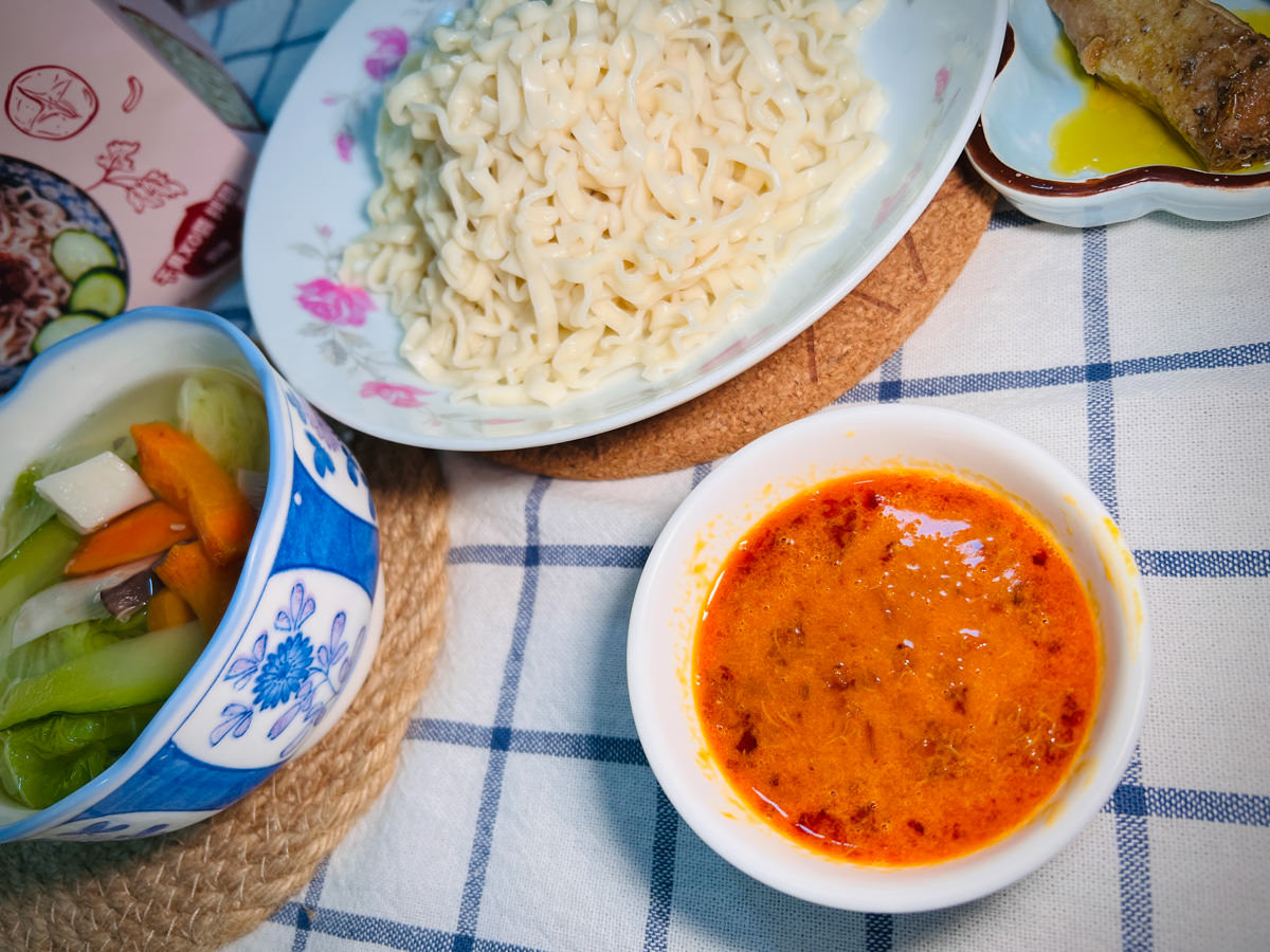 【三男小食麵】網路人氣乾拌麵推薦，嚴選臺南關廟麵，傳統日曬製法的宵夜拌麵首選！居家懶人料理救星的網購拌麵