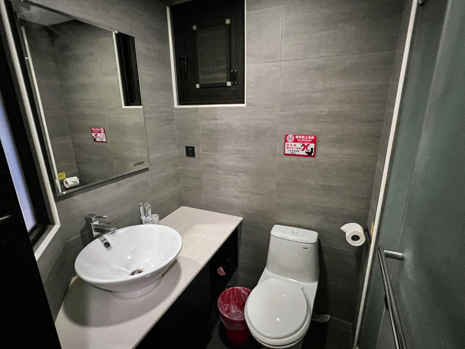 【逢甲25行館】台中逢甲住宿推薦，號稱台中西屯區最平價商旅，每房設有獨立陽台！