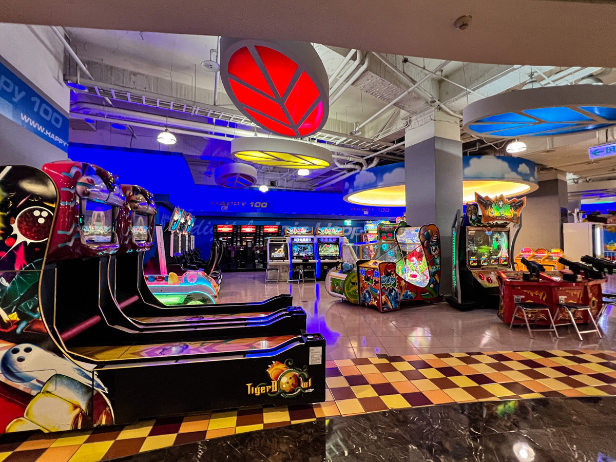 【義大世界購物廣場】全國首創品牌直營OutletMall，超過700個品牌進駐，高雄人氣網美打卡景點推薦！