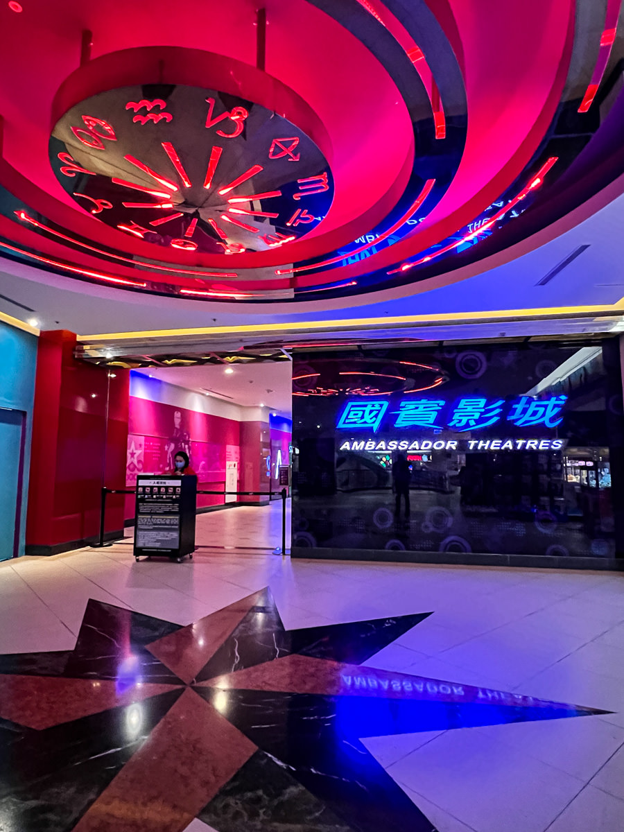 【義大世界購物廣場】全國首創品牌直營OutletMall，超過700個品牌進駐，高雄人氣網美打卡景點推薦！