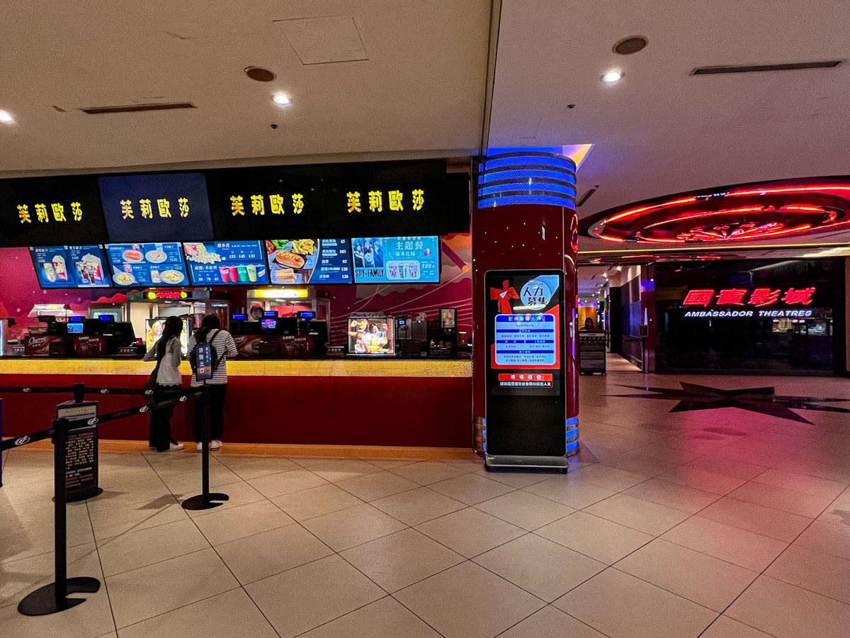【義大世界購物廣場】全國首創品牌直營OutletMall，超過700個品牌進駐，高雄人氣網美打卡景點推薦！