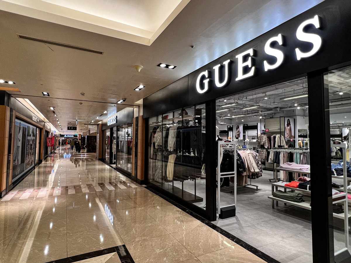 【義大世界購物廣場】全國首創品牌直營OutletMall，超過700個品牌進駐，高雄人氣網美打卡景點推薦！
