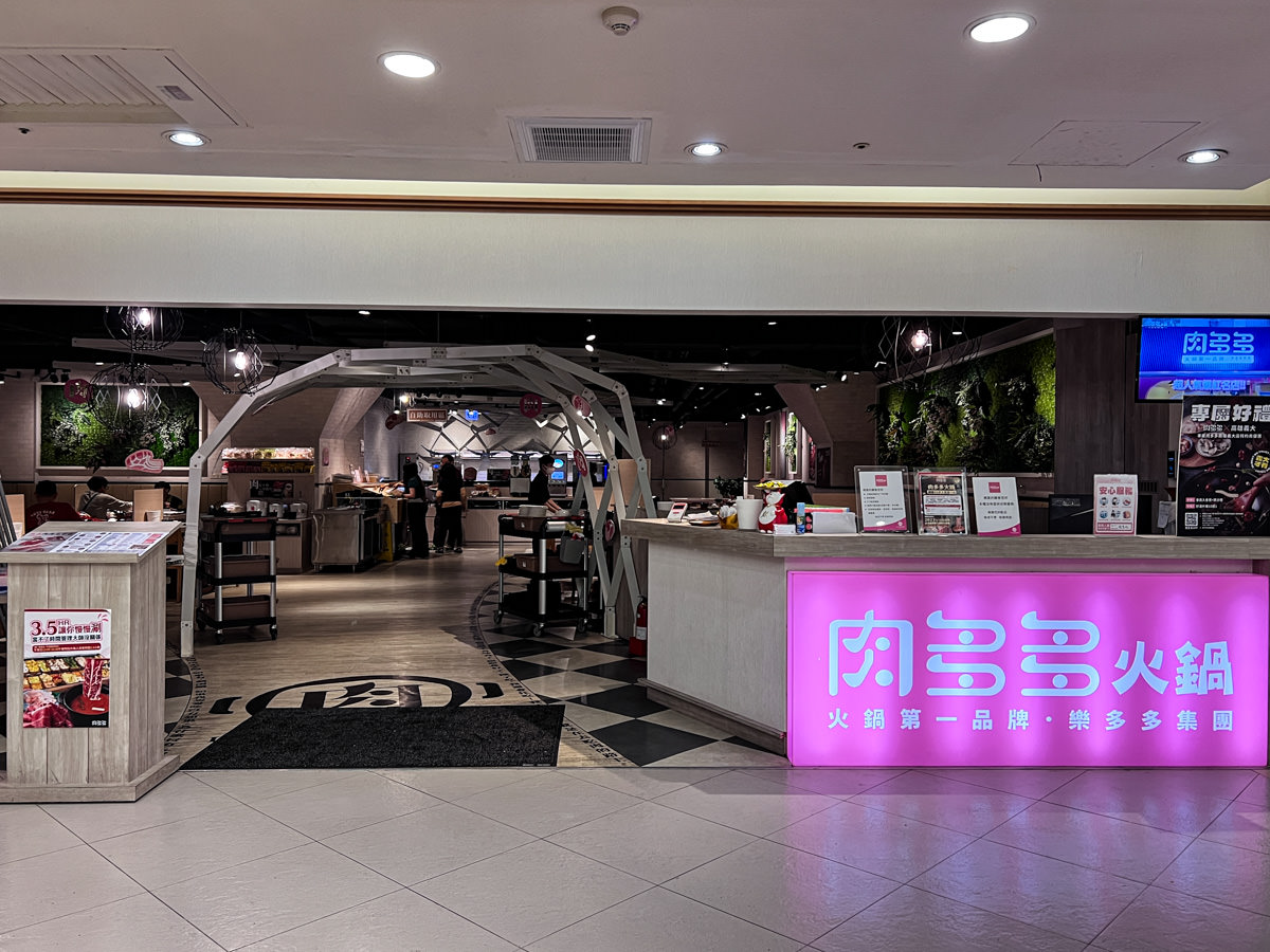 【義大世界購物廣場】全國首創品牌直營OutletMall，超過700個品牌進駐，高雄人氣網美打卡景點推薦！