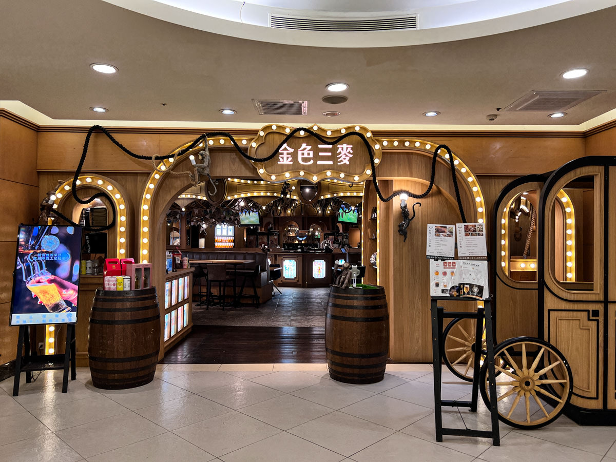 【義大世界購物廣場】全國首創品牌直營OutletMall，超過700個品牌進駐，高雄人氣網美打卡景點推薦！