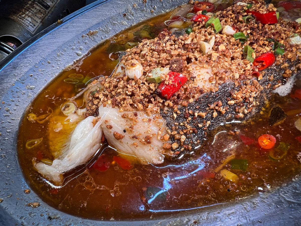 【百匯窯烤雞餐廳】宜蘭必吃超人氣餐廳！蟬聯十大好食獎二連霸，龍眼木窯烤雞的極致美味！
