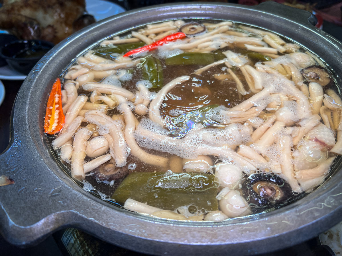 【百匯窯烤雞餐廳】宜蘭必吃超人氣餐廳！蟬聯十大好食獎二連霸，龍眼木窯烤雞的極致美味！