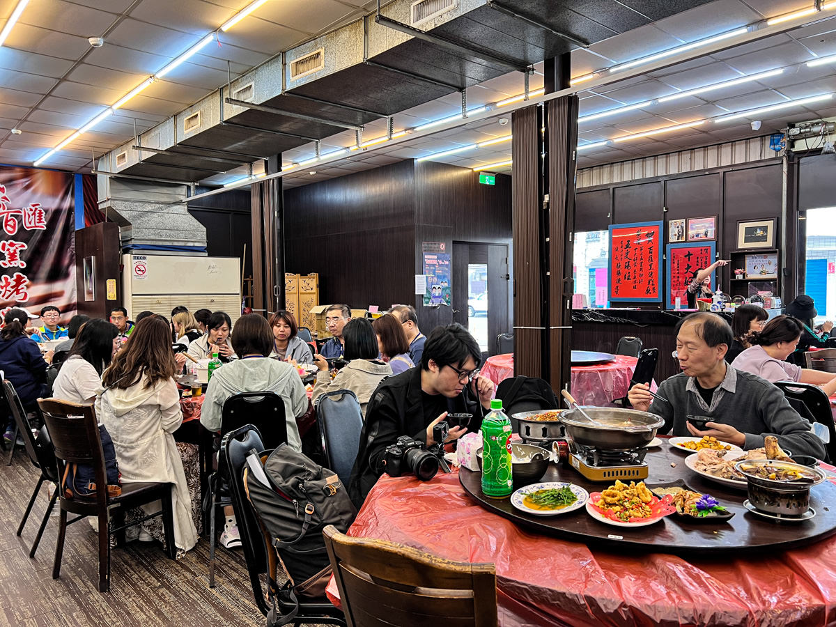 【百匯窯烤雞餐廳】宜蘭必吃超人氣餐廳！蟬聯十大好食獎二連霸，龍眼木窯烤雞的極致美味！