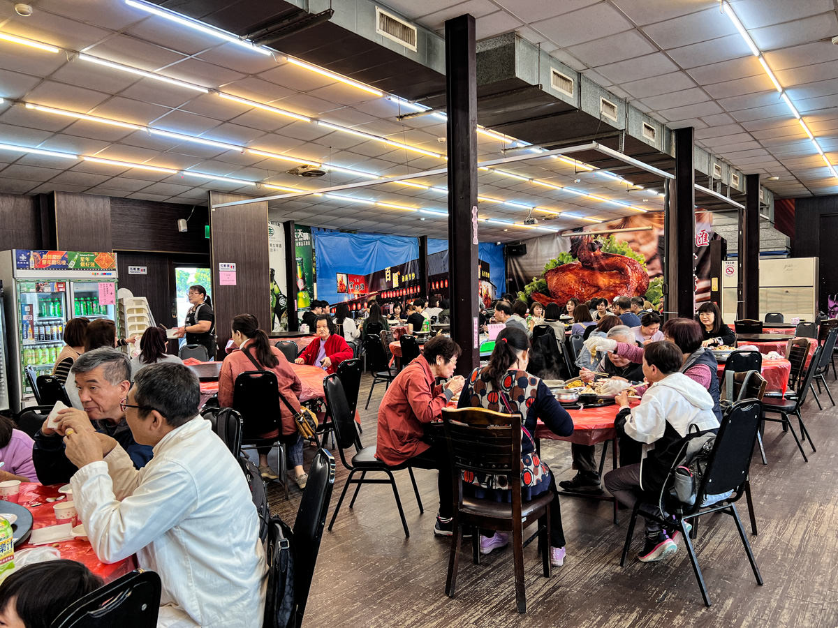 【百匯窯烤雞餐廳】宜蘭必吃超人氣餐廳！蟬聯十大好食獎二連霸，龍眼木窯烤雞的極致美味！