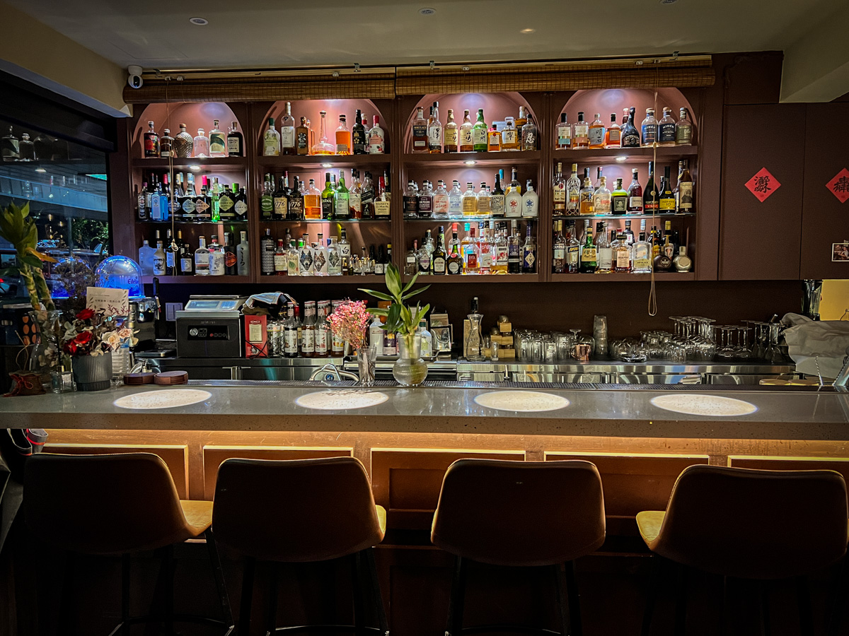 【村餐酒館 Village Bistro】新莊網美餐酒館推薦，莊園風格創意料理，捷運幸福站必喝的新莊特色調酒