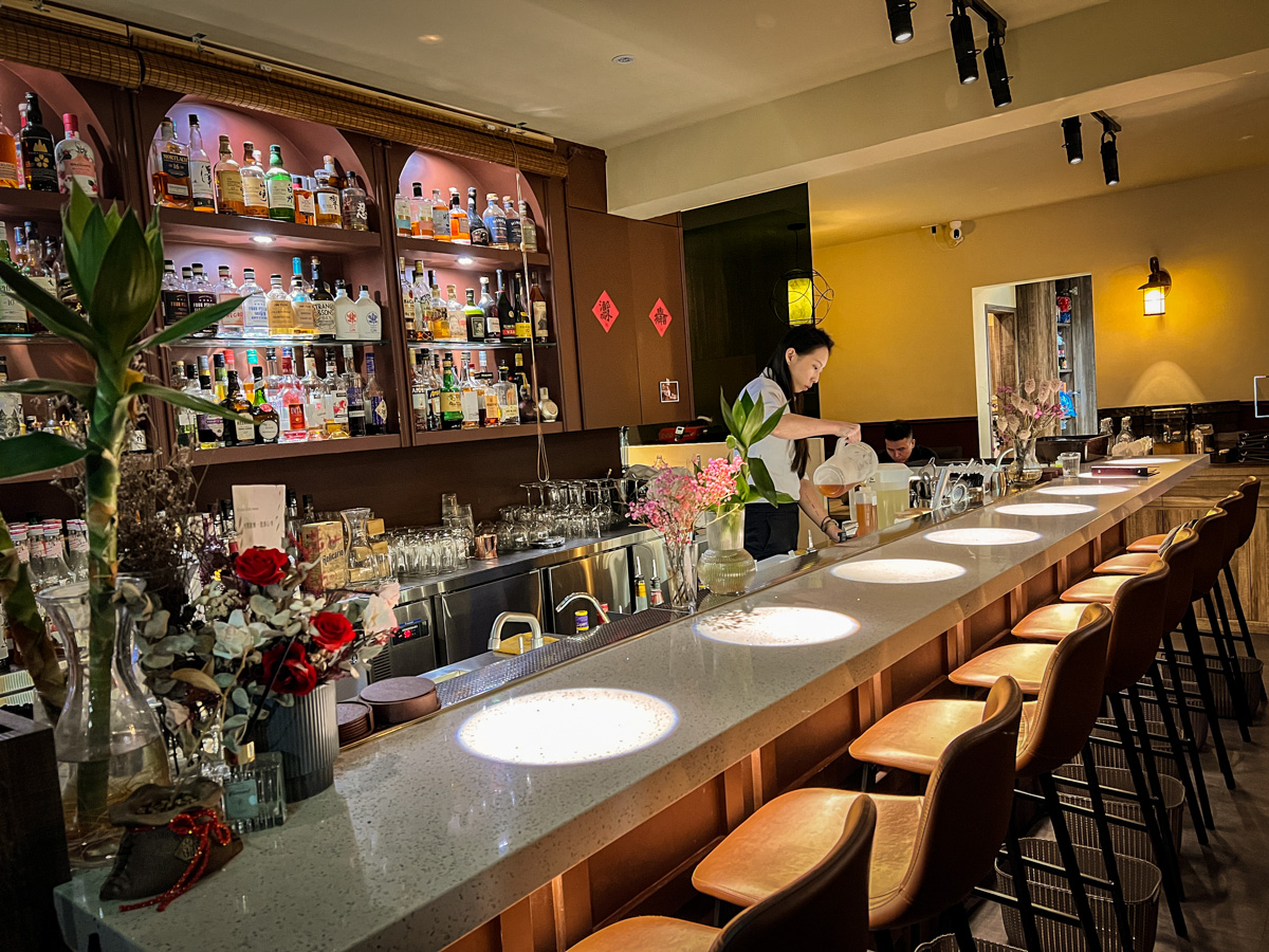 【村餐酒館 Village Bistro】新莊網美餐酒館推薦，莊園風格創意料理，捷運幸福站必喝的新莊特色調酒