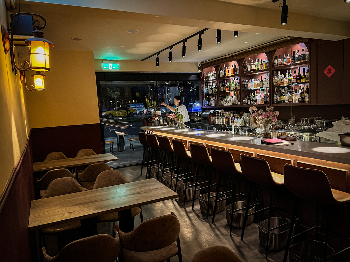 【村餐酒館 Village Bistro】新莊網美餐酒館推薦，莊園風格創意料理，捷運幸福站必喝的新莊特色調酒