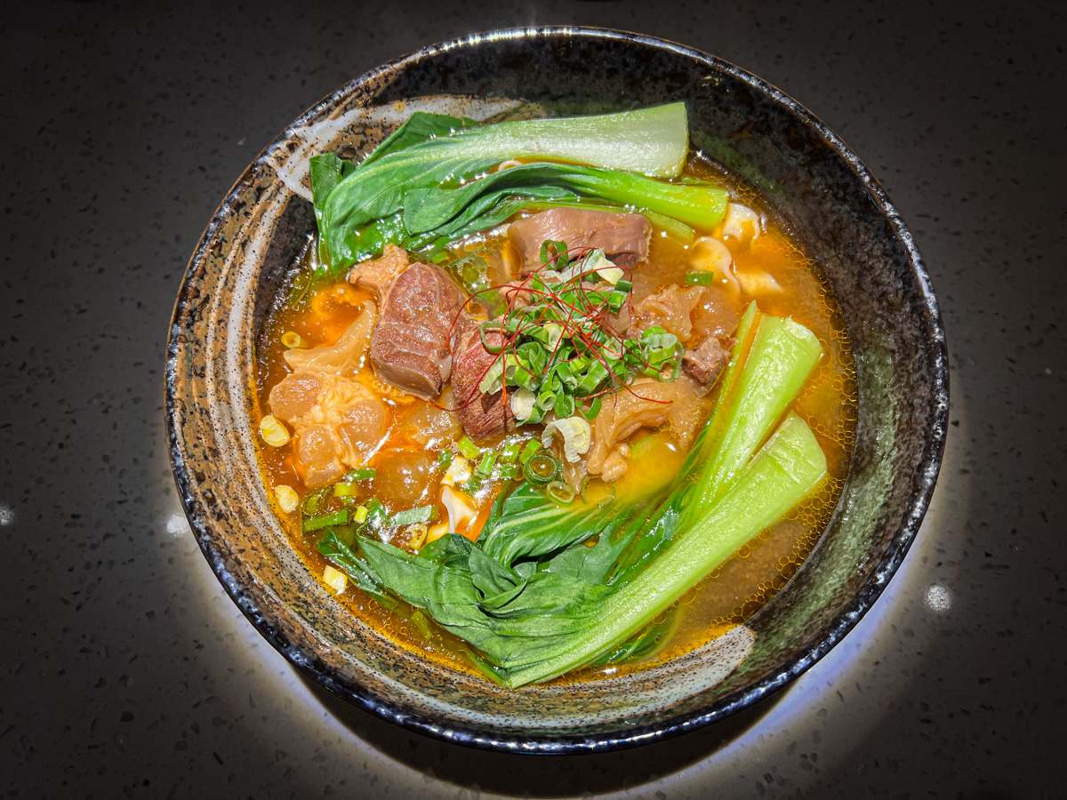 【村餐酒館 Village Bistro】新莊網美餐酒館推薦，莊園風格創意料理，捷運幸福站必喝的新莊特色調酒