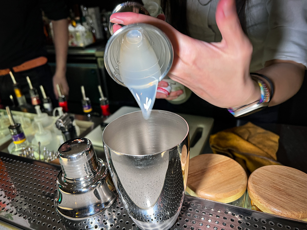 【村餐酒館 Village Bistro】新莊網美餐酒館推薦，莊園風格創意料理，捷運幸福站必喝的新莊特色調酒