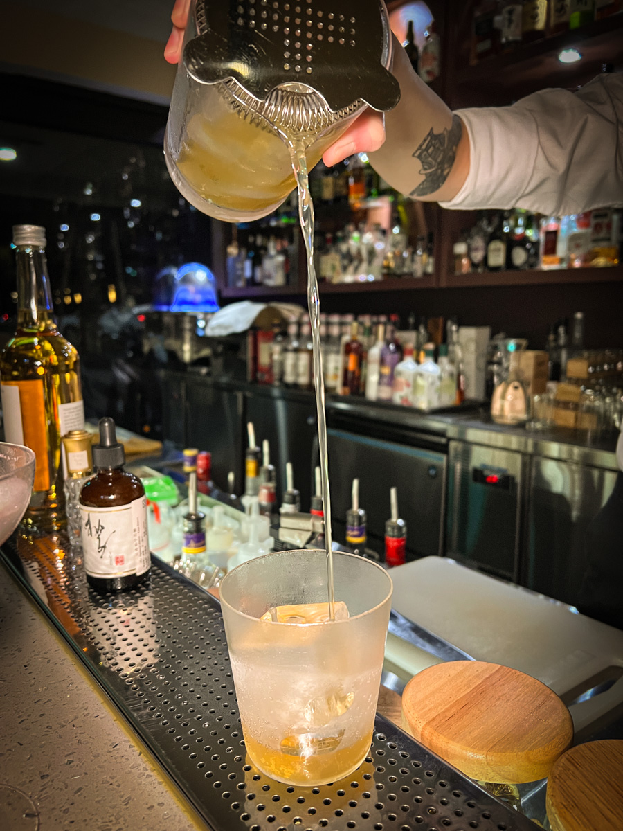 【村餐酒館 Village Bistro】新莊網美餐酒館推薦，莊園風格創意料理，捷運幸福站必喝的新莊特色調酒