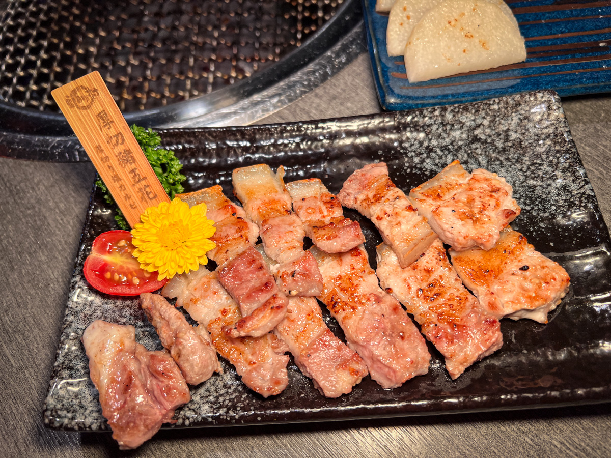 【豆町村燒肉】台北人氣燒肉美食推薦,專人代烤的極致美味饗宴,嚴選新鮮頂級食材,完整體現日本職人精神! - 第49張圖 【豆町村燒肉】台北人氣燒肉美食推薦,專人代烤的極致美味饗宴,嚴選新鮮頂級食材,完整體現日本職人精神!