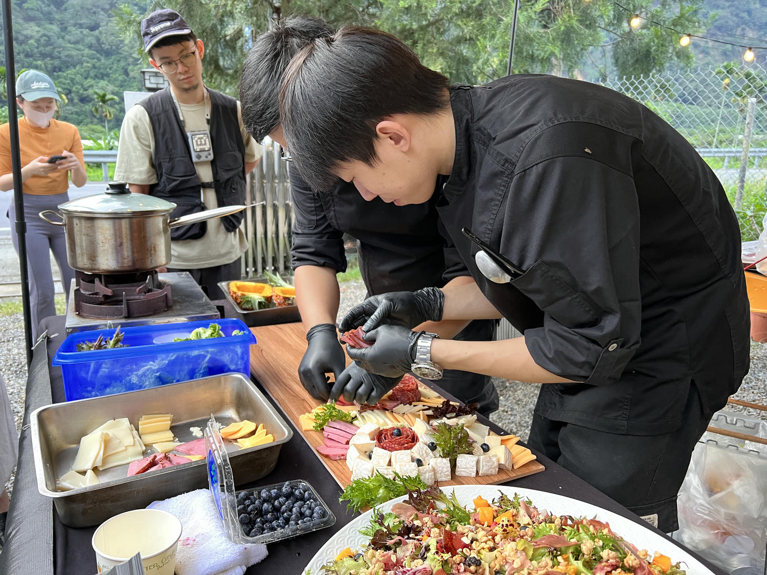 【饗野】台灣最強戶外私廚餐車推薦,客製化高質感創意料理,全省皆可配合的露營私廚與民宿外燴服務,私廚界的天花板! - 第15張圖 【饗野】台灣最強戶外私廚餐車推薦,客製化高質感創意料理,全省皆可配合的露營私廚與民宿外燴服務,私廚界的天花板!