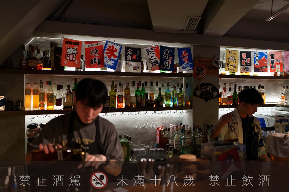 【無心戒酒互助會-武昌分會】台北西門人氣酒吧推薦,酒精狂徒必喝獨家特製PUNCH!台灣主題特色調酒搭配下酒菜 - 第5張圖 【無心戒酒互助會-武昌分會】台北西門人氣酒吧推薦,酒精狂徒必喝獨家特製PUNCH!台灣主題特色調酒搭配下酒菜