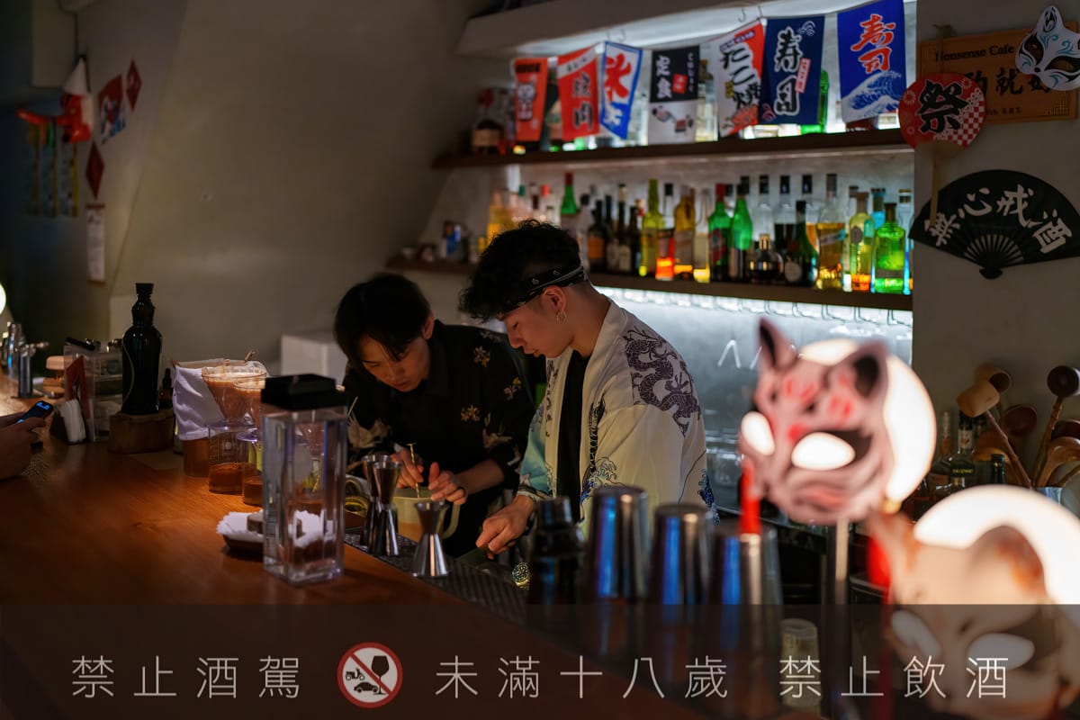 【無心戒酒互助會-武昌分會】台北西門人氣酒吧推薦,酒精狂徒必喝獨家特製PUNCH!台灣主題特色調酒搭配下酒菜 - 第6張圖 【無心戒酒互助會-武昌分會】台北西門人氣酒吧推薦,酒精狂徒必喝獨家特製PUNCH!台灣主題特色調酒搭配下酒菜