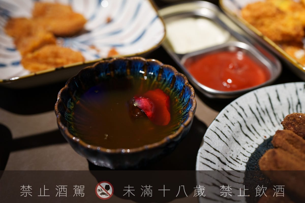 【無心戒酒互助會-武昌分會】台北西門人氣酒吧推薦,酒精狂徒必喝獨家特製PUNCH!台灣主題特色調酒搭配下酒菜 - 第54張圖 【無心戒酒互助會-武昌分會】台北西門人氣酒吧推薦,酒精狂徒必喝獨家特製PUNCH!台灣主題特色調酒搭配下酒菜
