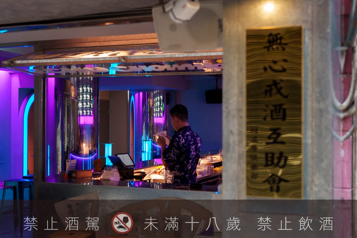 【無心戒酒互助會-同溫層俱樂部】台北西門最熱門餐酒館推薦，特色必點Bucket桶調酒、同溫層特調，西門包場聚會餐廳首選！