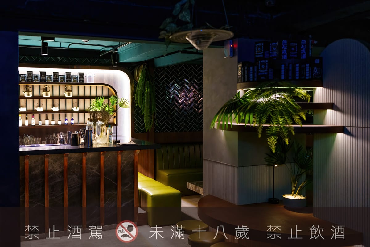 【無心戒酒互助會-同溫層俱樂部】台北西門最熱門餐酒館推薦，特色必點Bucket桶調酒、同溫層特調，西門包場聚會餐廳首選！
