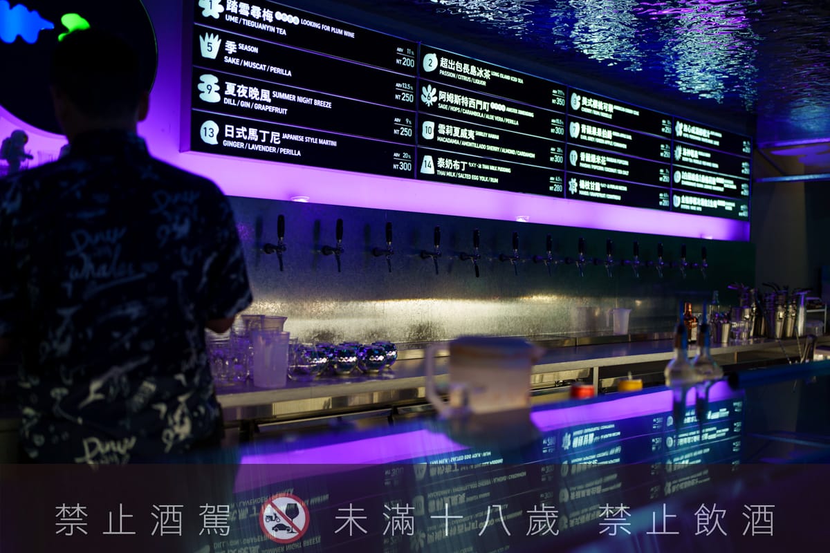 【無心戒酒互助會-同溫層俱樂部】台北西門最熱門餐酒館推薦，特色必點Bucket桶調酒、同溫層特調，西門包場聚會餐廳首選！