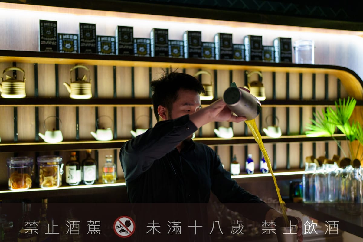 【無心戒酒互助會-同溫層俱樂部】台北西門最熱門餐酒館推薦，特色必點Bucket桶調酒、同溫層特調，西門包場聚會餐廳首選！