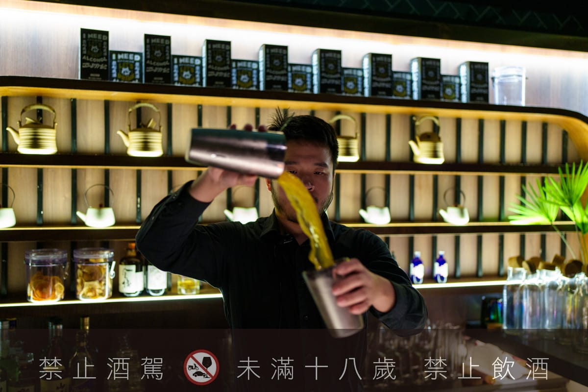 【無心戒酒互助會-同溫層俱樂部】台北西門最熱門餐酒館推薦，特色必點Bucket桶調酒、同溫層特調，西門包場聚會餐廳首選！