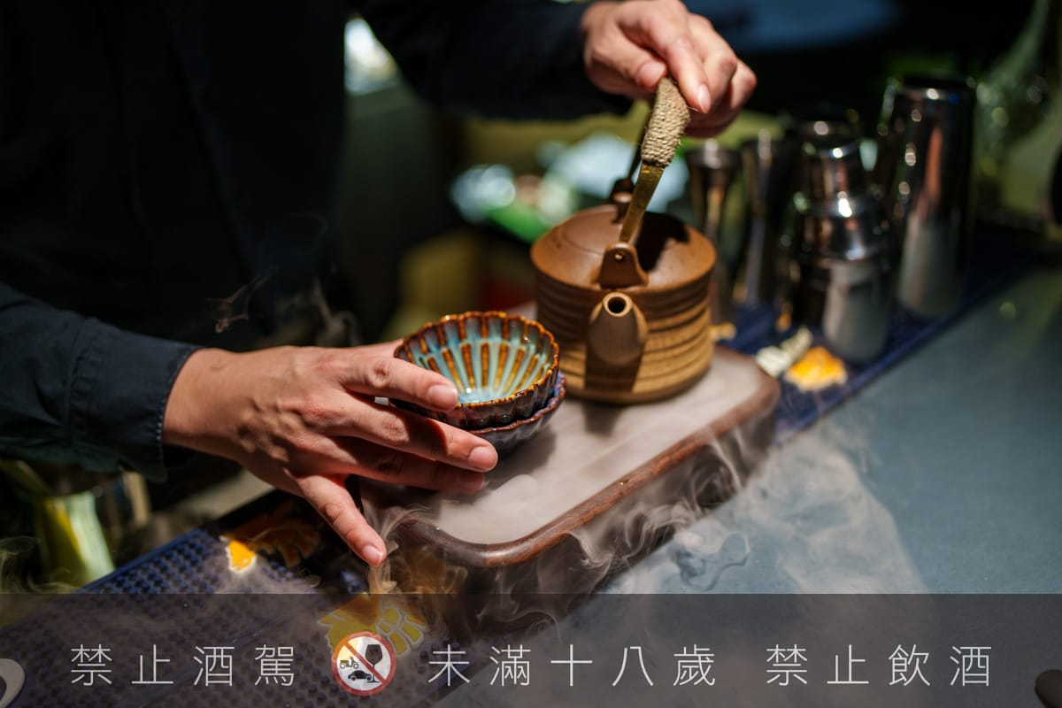 【無心戒酒互助會-同溫層俱樂部】台北西門最熱門餐酒館推薦，特色必點Bucket桶調酒、同溫層特調，西門包場聚會餐廳首選！
