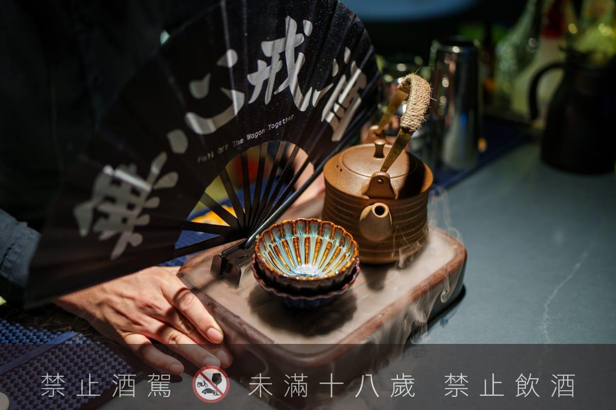 【無心戒酒互助會-同溫層俱樂部】台北西門最熱門餐酒館推薦，特色必點Bucket桶調酒、同溫層特調，西門包場聚會餐廳首選！