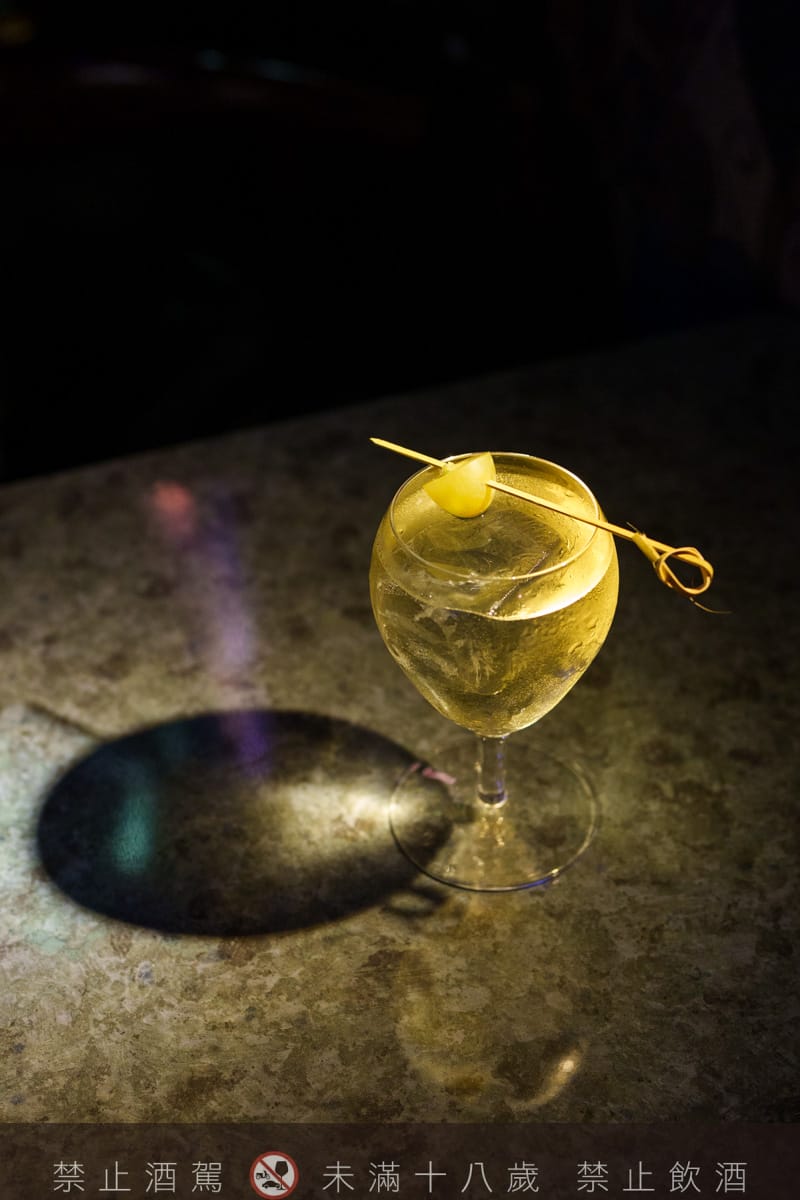 【無心戒酒互助會-同溫層俱樂部】台北西門最熱門餐酒館推薦，特色必點Bucket桶調酒、同溫層特調，西門包場聚會餐廳首選！