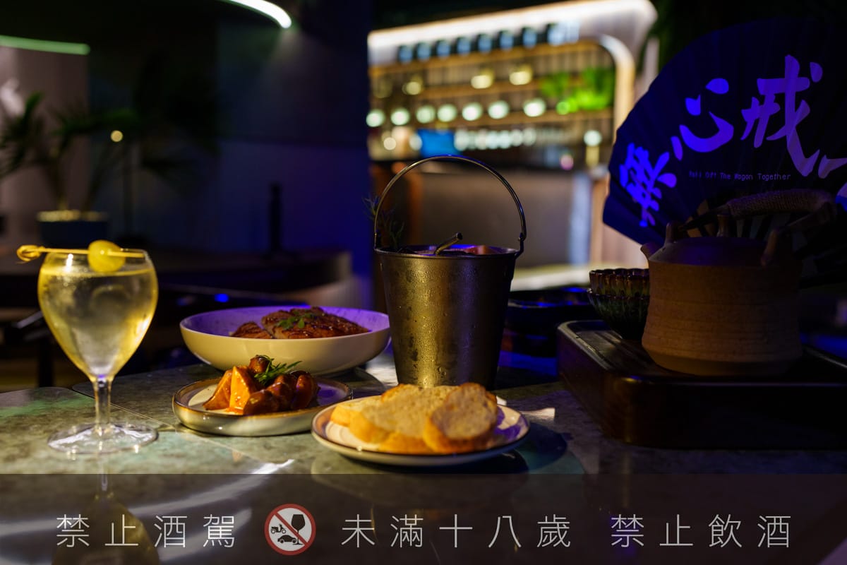 【無心戒酒互助會-同溫層俱樂部】台北西門最熱門餐酒館推薦，特色必點Bucket桶調酒、同溫層特調，西門包場聚會餐廳首選！