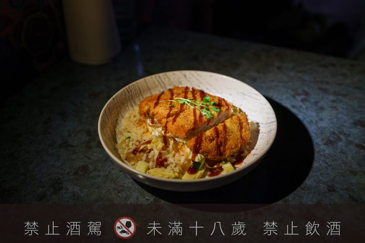 【無心戒酒互助會-同溫層俱樂部】台北西門最熱門餐酒館推薦，特色必點Bucket桶調酒、同溫層特調，西門包場聚會餐廳首選！