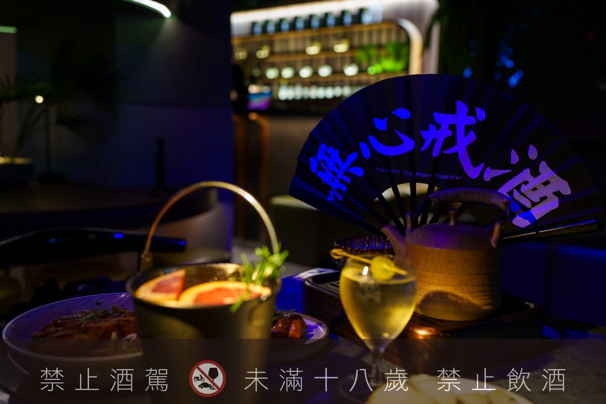 【無心戒酒互助會-同溫層俱樂部】台北西門最熱門餐酒館推薦，特色必點Bucket桶調酒、同溫層特調，西門包場聚會餐廳首選！