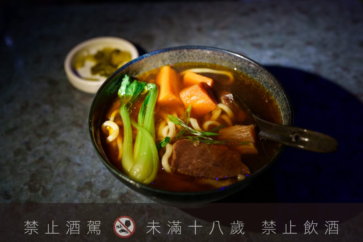 【無心戒酒互助會-同溫層俱樂部】台北西門最熱門餐酒館推薦，特色必點Bucket桶調酒、同溫層特調，西門包場聚會餐廳首選！