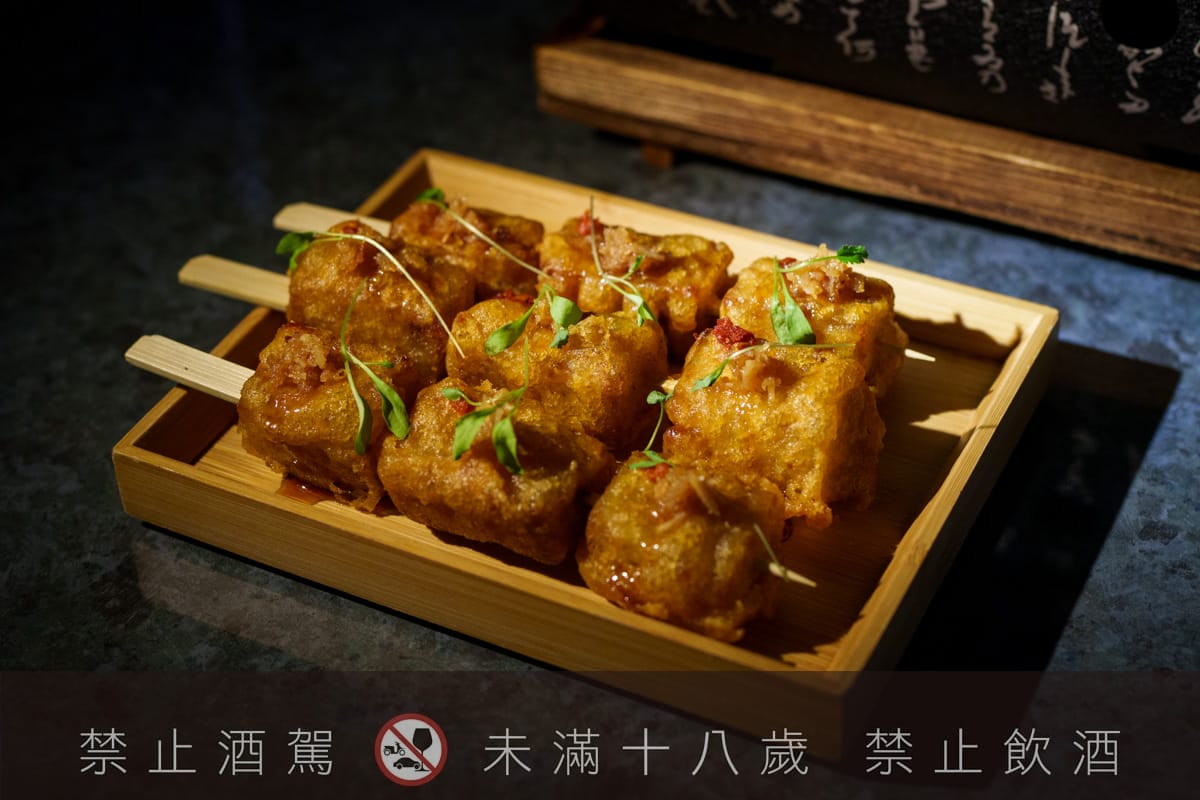 【無心戒酒互助會-同溫層俱樂部】台北西門最熱門餐酒館推薦，特色必點Bucket桶調酒、同溫層特調，西門包場聚會餐廳首選！