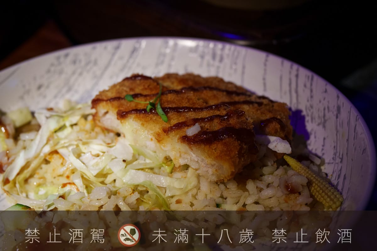 【無心戒酒互助會-同溫層俱樂部】台北西門最熱門餐酒館推薦，特色必點Bucket桶調酒、同溫層特調，西門包場聚會餐廳首選！