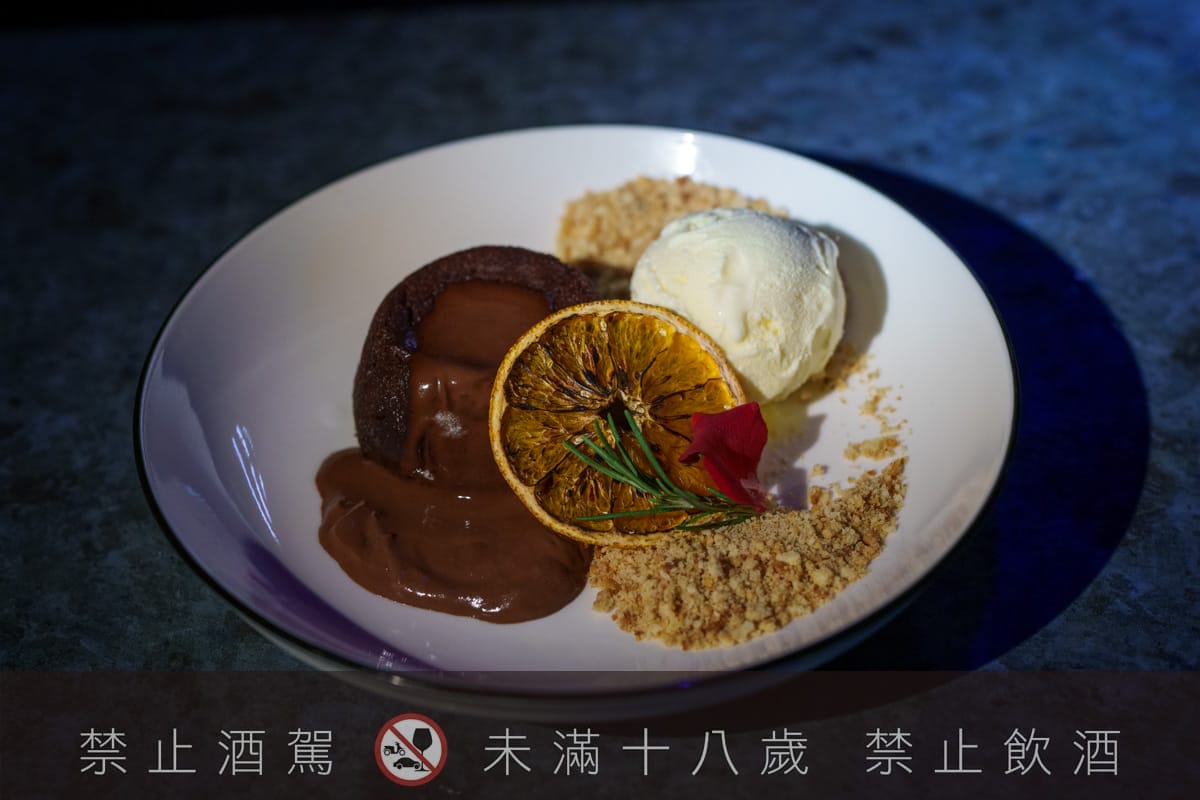 【無心戒酒互助會-同溫層俱樂部】台北西門最熱門餐酒館推薦，特色必點Bucket桶調酒、同溫層特調，西門包場聚會餐廳首選！