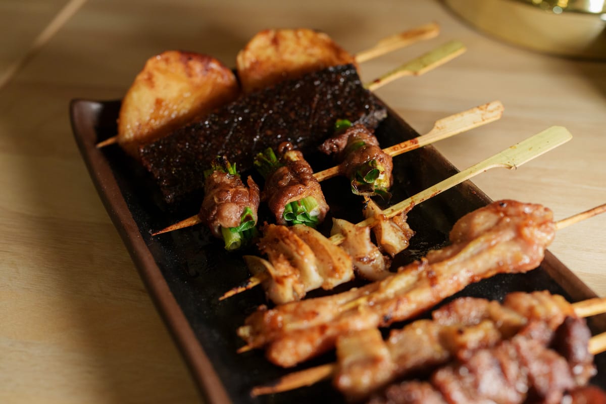 【柒息地 串燒居酒屋】新莊必吃居酒屋宵夜美食推薦，多款平價串燒19元起，台灣最用心的烤肉醬，超人氣連鎖串燒居酒屋品牌！