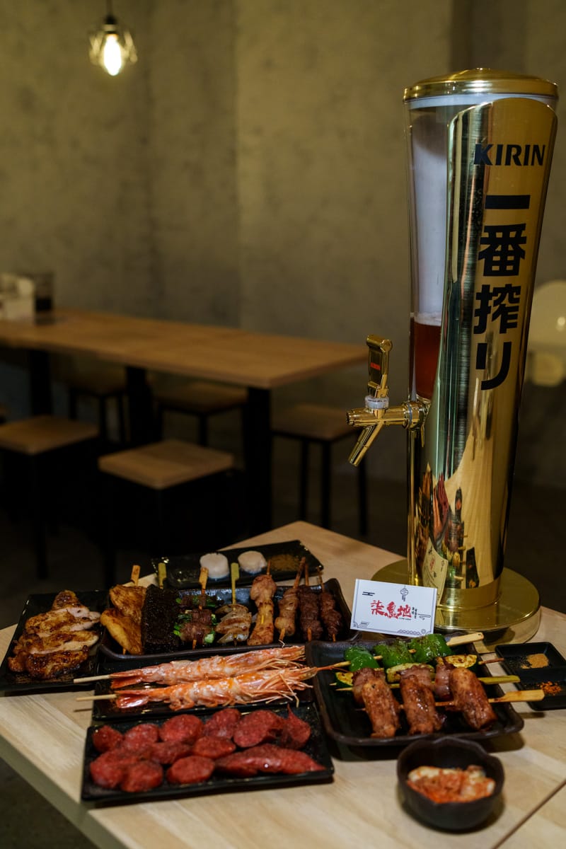 【柒息地 串燒居酒屋】新莊必吃居酒屋宵夜美食推薦，多款平價串燒19元起，台灣最用心的烤肉醬，超人氣連鎖串燒居酒屋品牌！