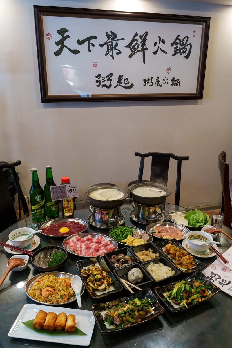 【粥起】台北東區必吃火鍋！全台首創粥底火鍋399元起可無限續粥！20年功力熱炒美食與秘製粥底，養身顧胃的天下最鮮粥火鍋！