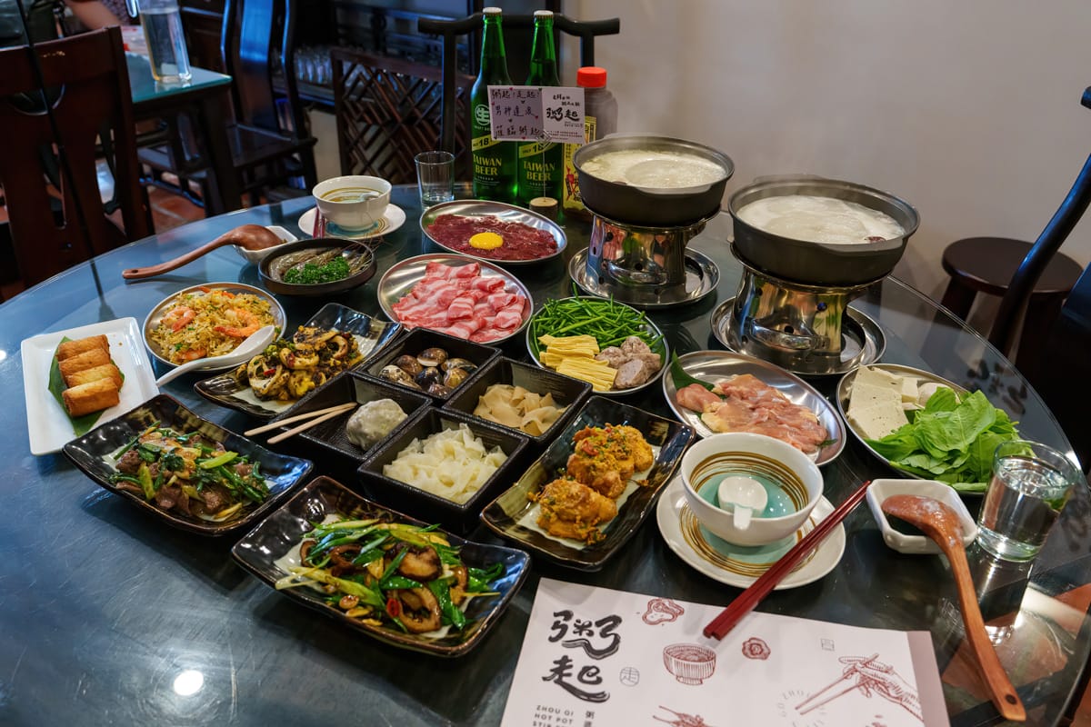 【粥起】台北東區必吃火鍋！全台首創粥底火鍋399元起可無限續粥！20年功力熱炒美食與秘製粥底，養身顧胃的天下最鮮粥火鍋！