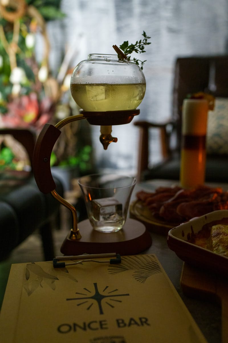 【ONCE Cafe&Bar 無心戒酒互助會-西寧分會】台北西門特色酒吧推薦，絕美獨家琴酒特調，白天喝咖啡晚上喝酒！感受晝夜流轉全新調酒！