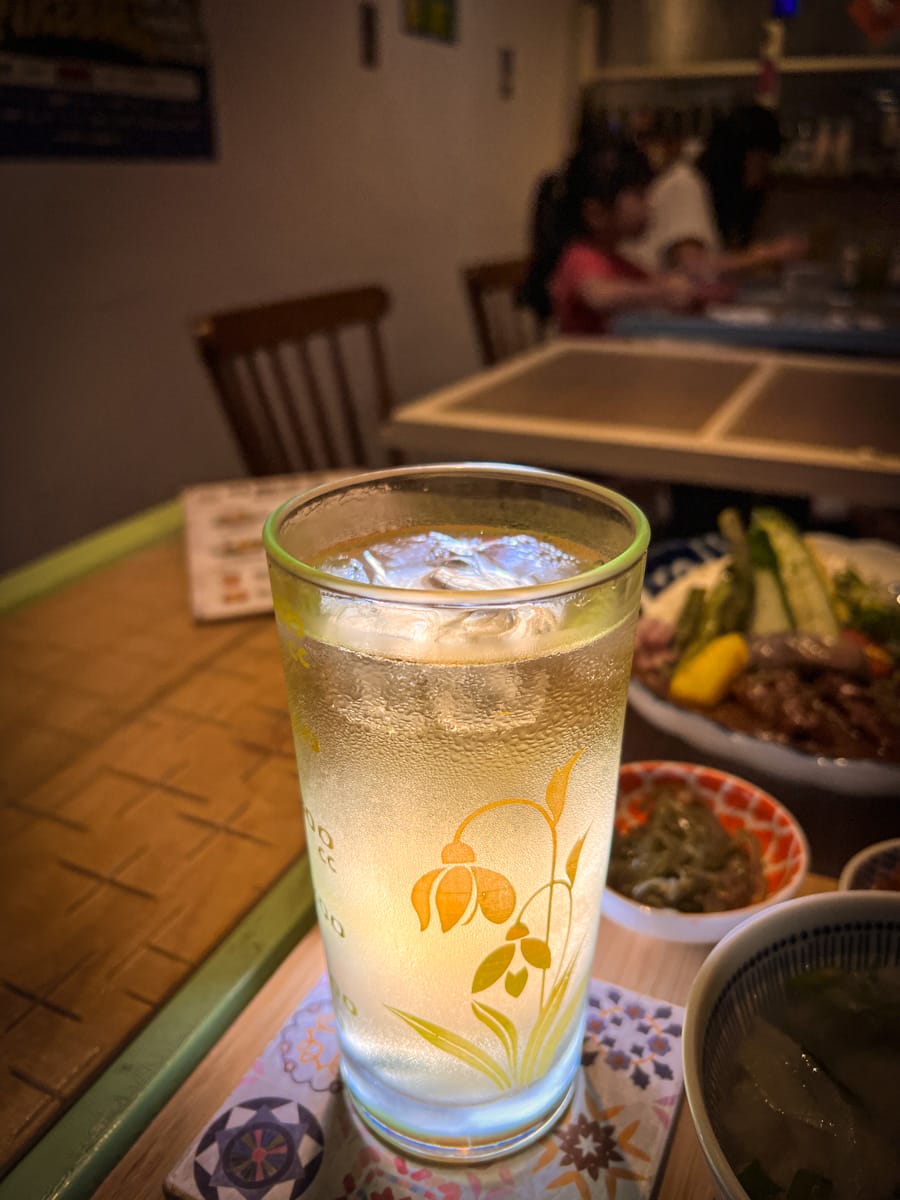 【哇咖吚哩-咖哩製造所】宜蘭超好吃咖哩飯只要290元附小菜飲品！Google評論4.9的宜蘭巷弄美食推薦，懷舊復古特色餐廳