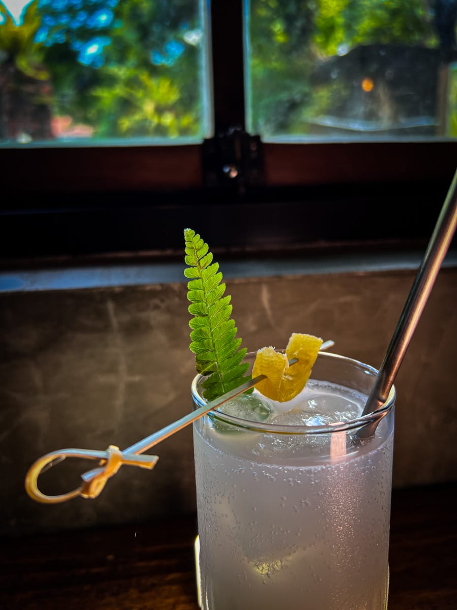 【散散步】金瓜石下午茶美食推薦，特色必吃手作甜點與手沖咖啡，白天也能喝酒！內行人才知道的人氣咖酒館！