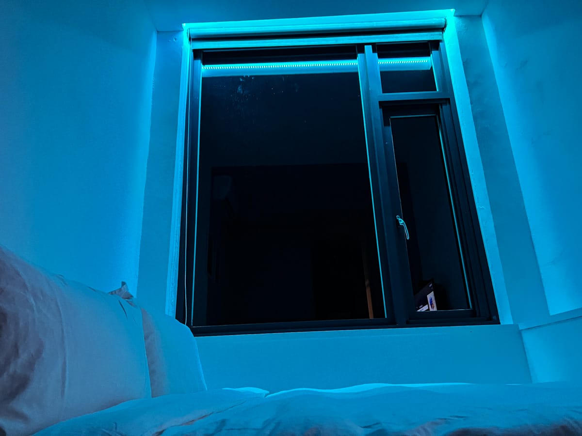 【M Bar House】九份唯一酒吧民宿推薦,在床上欣賞藍天白雲的夢幻奢侈待遇,復古懷舊工地風格的質感裝潢,出門上樓直接到酒吧! - 第23張圖 【M Bar House】九份唯一酒吧民宿推薦,在床上欣賞藍天白雲的夢幻奢侈待遇,復古懷舊工地風格的質感裝潢,出門上樓直接到酒吧!