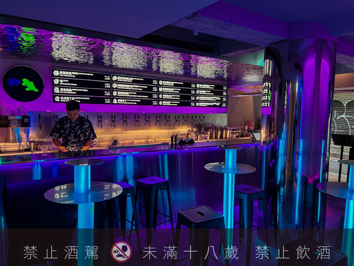 【無心戒酒互助會-同溫層俱樂部】台北西門最熱門餐酒館推薦，特色必點Bucket桶調酒、同溫層特調，西門包場聚會餐廳首選！