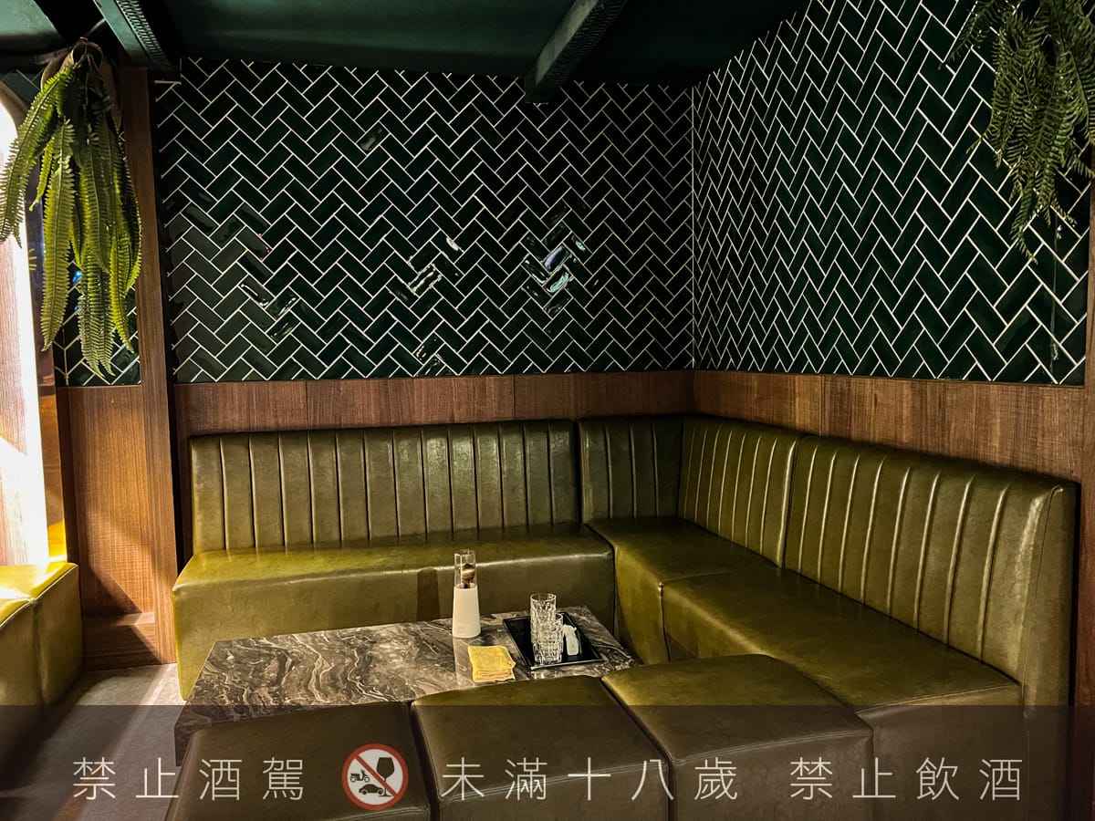 【無心戒酒互助會-同溫層俱樂部】台北西門最熱門餐酒館推薦，特色必點Bucket桶調酒、同溫層特調，西門包場聚會餐廳首選！