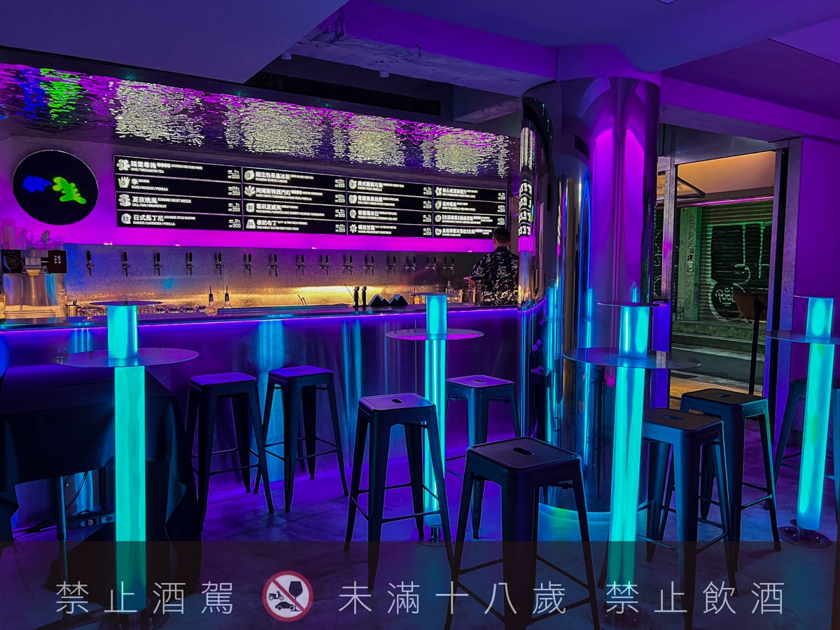 【無心戒酒互助會-同溫層俱樂部】台北西門最熱門餐酒館推薦，特色必點Bucket桶調酒、同溫層特調，西門包場聚會餐廳首選！