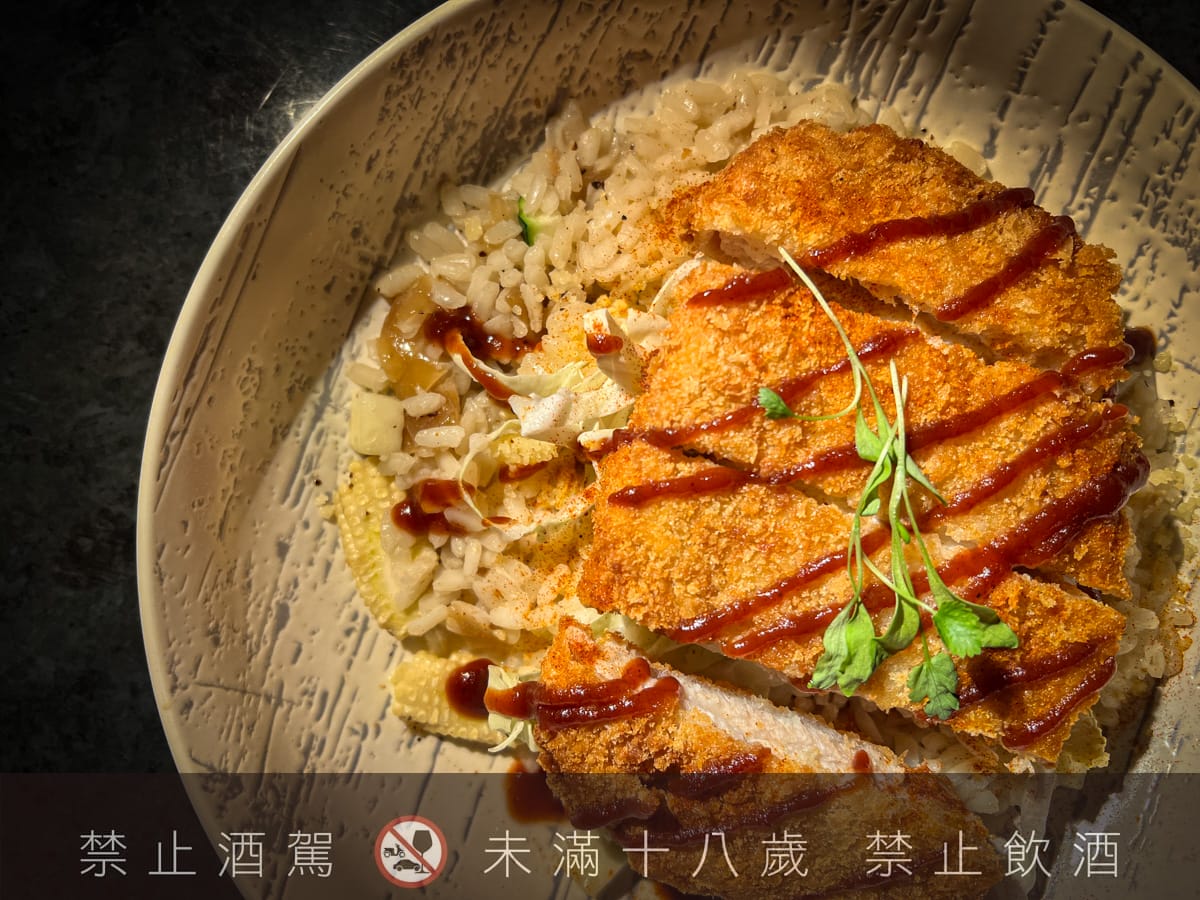 【無心戒酒互助會-同溫層俱樂部】台北西門最熱門餐酒館推薦，特色必點Bucket桶調酒、同溫層特調，西門包場聚會餐廳首選！